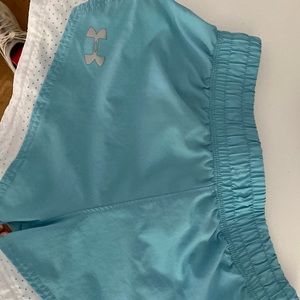 UNDER ARMOR GIRLS SHORTS